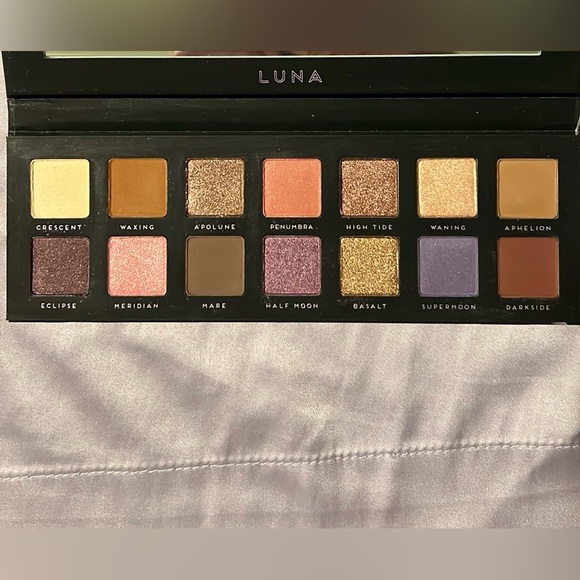 Bad Habit Luna Shadow Collection - Black and Gray - Picture 1 of 7